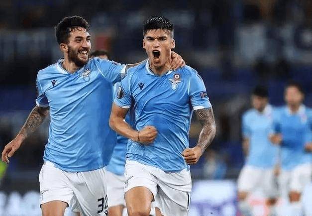 爱游戏官网 -关键时刻拉齐奥备战荷甲，更衣室发声细节曝光，引发热议，阵容厚度经受考验 