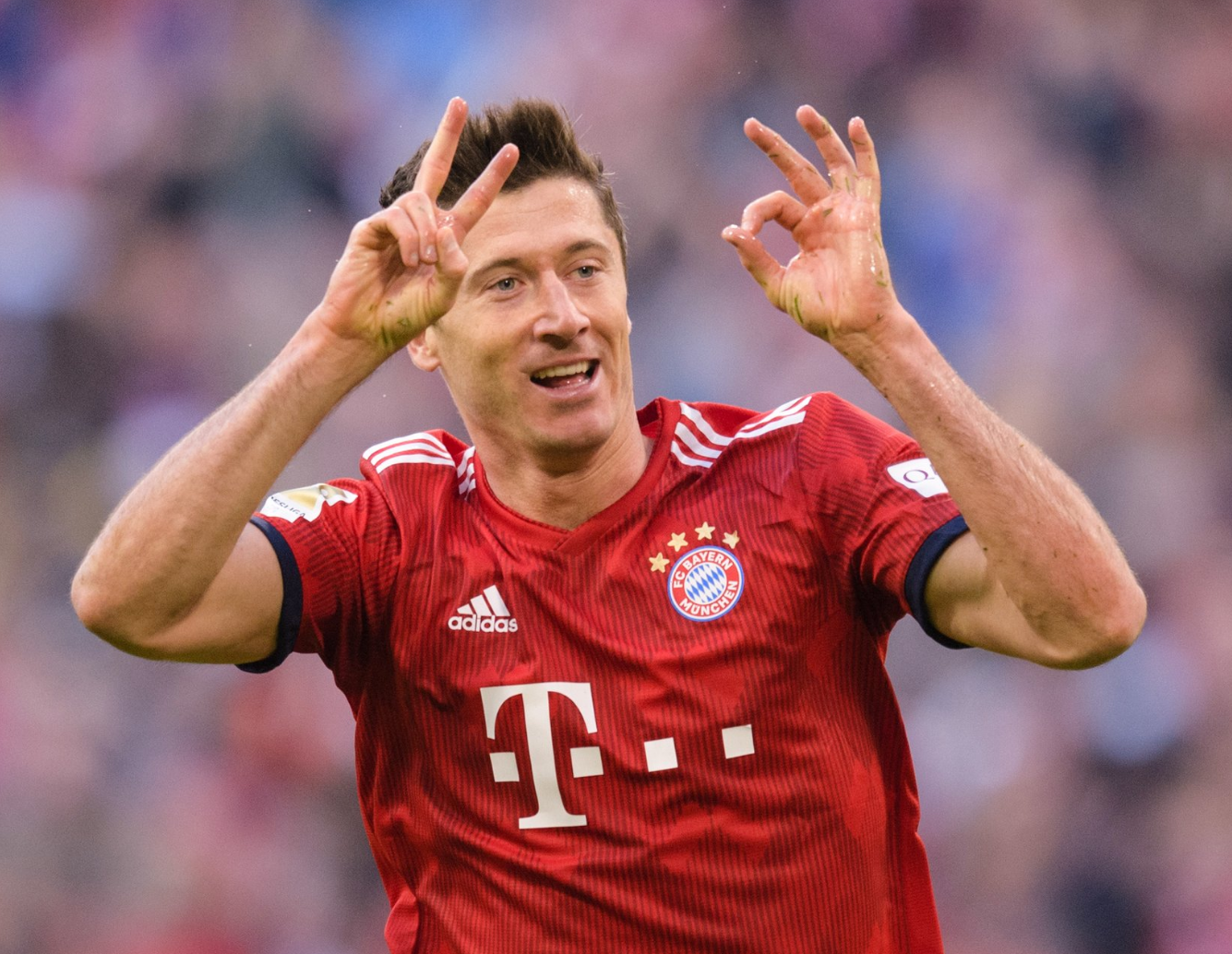 爱游戏下载 -包含里程碑夜阿贾克斯篮板制胜，德甲集结日刷纪录，管理层满意，身体对抗强度拉满的词条