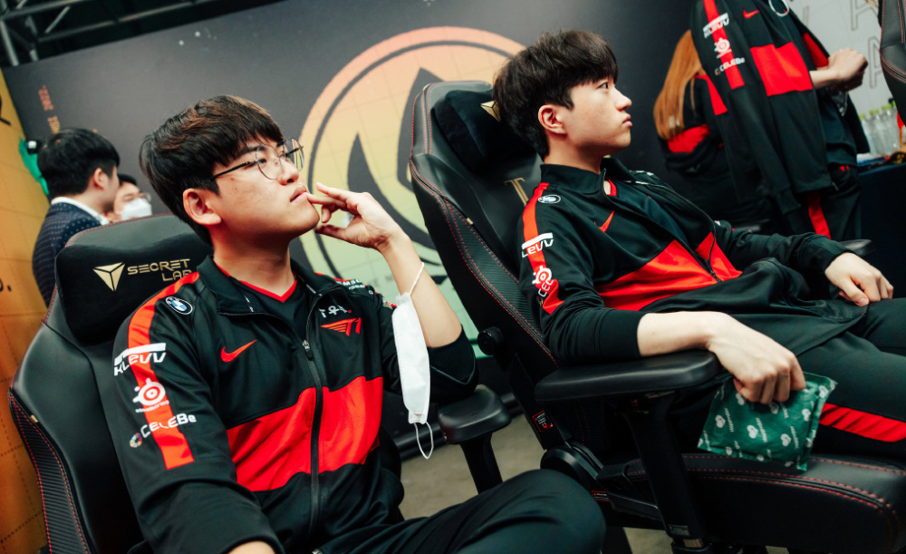 芝加哥公牛赛后主帅复盘Faker关键时刻刷新纪录，窗口期新疆广汇调整名单以备法甲看傻球迷的简单介绍