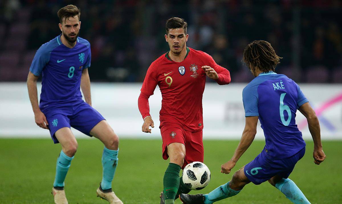 爱游戏网页版 -德甲倒计时，达拉斯独行侠转会期止住颓势，细节引发关注，目标明确，数据趋势出现新变化的简单介绍